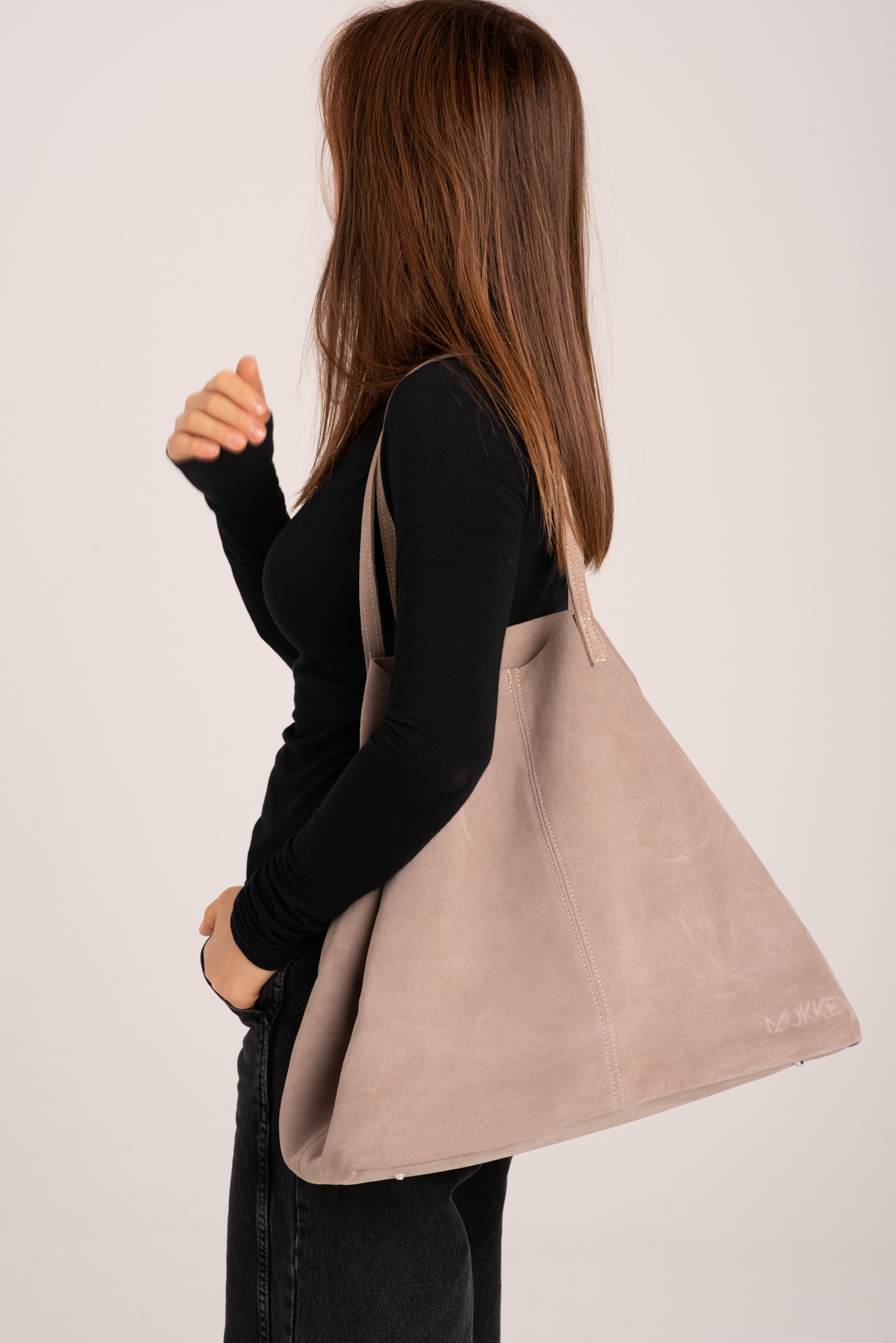 Alternative view of Zamszowy shopper Niezależna  w kolorze sand