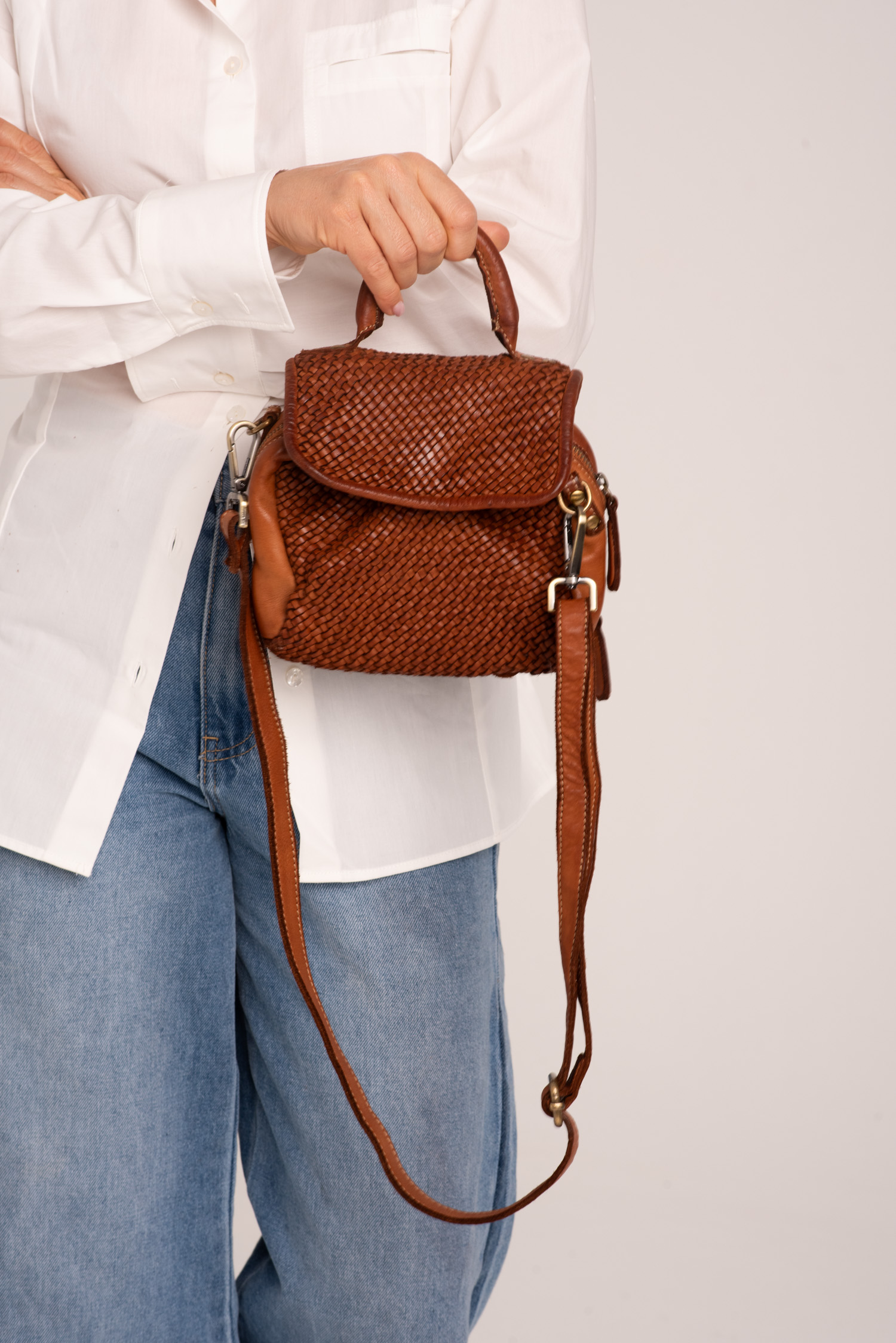 Alternative view of Koniakowa torebka z plecionej skóry Nienormalna