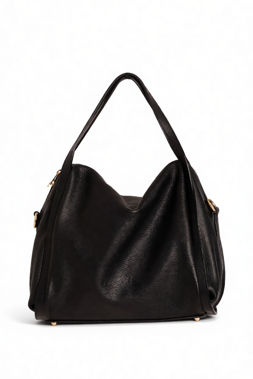 Czarna torebka z średniej wielkości Awanturnica