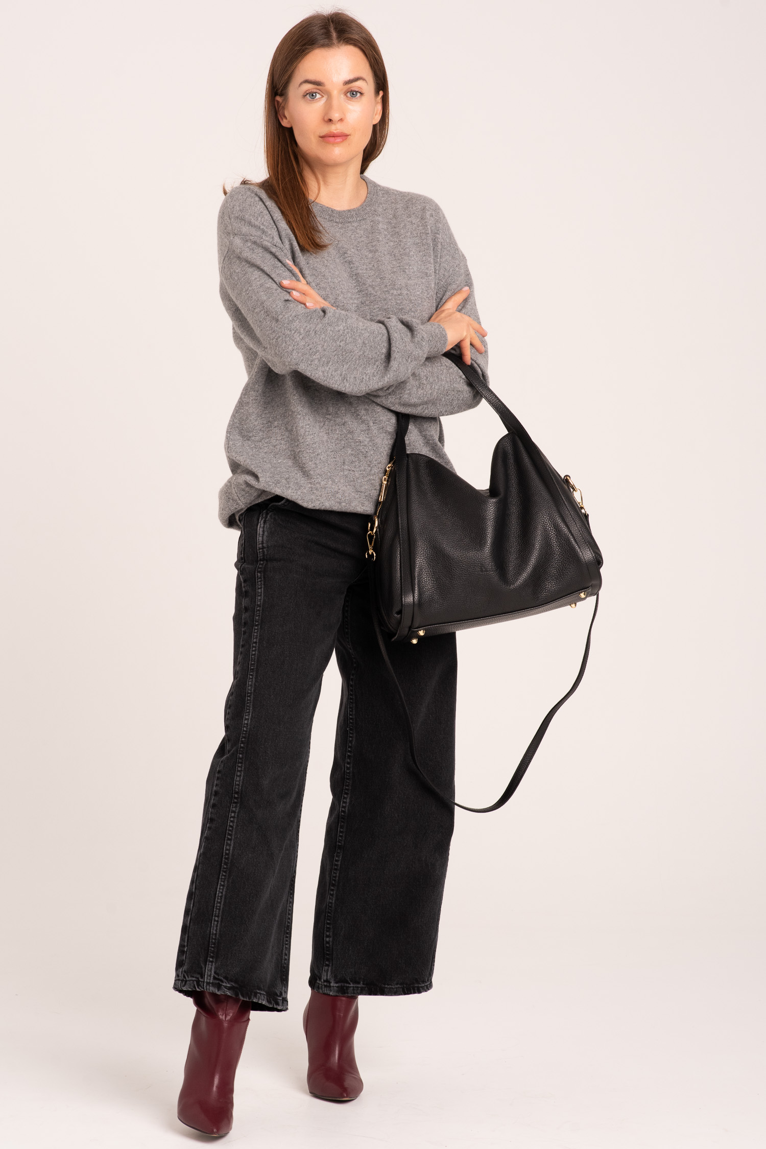 Czarna torebka z średniej wielkości Awanturnica - obrazek 3