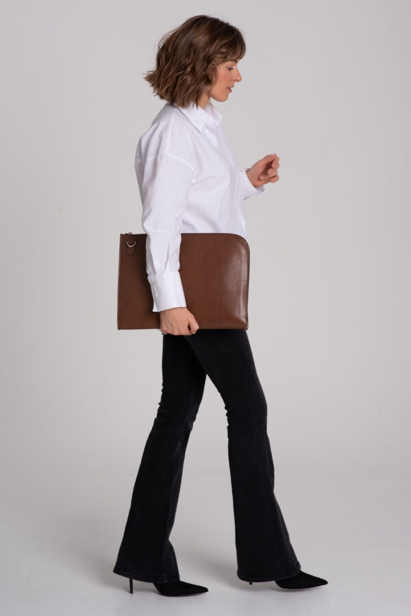 Brązowe etui na laptopa "Office Queen" - obrazek 3
