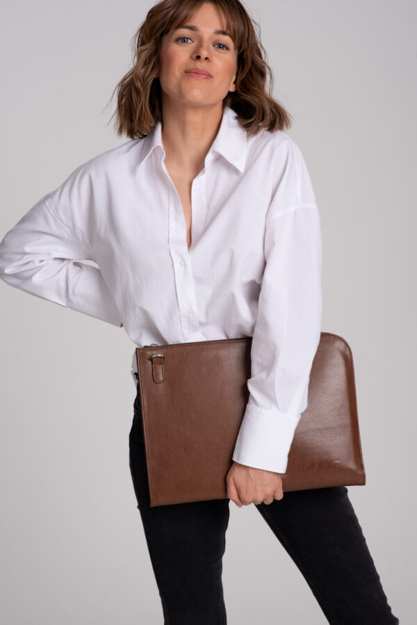 Brązowe etui na laptopa "Office Queen"