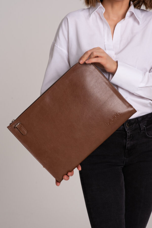 Brązowe etui na laptopa "Office Queen" - obrazek 4