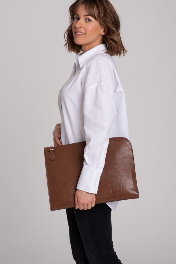Brązowe etui na laptopa "Office Queen" - obrazek 5