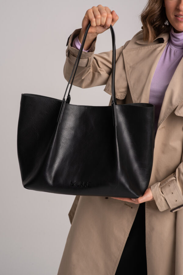 Czarny klasyczny shopper skórzany - Gotowa na wszystko - obrazek 3
